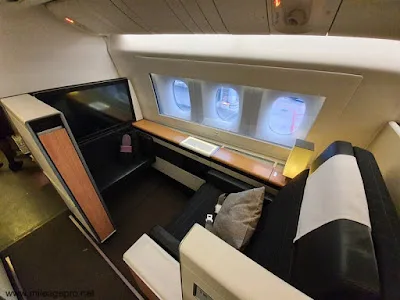 LX180 ZRH-BKK