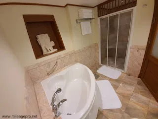 Hilton Phuket Arcadia Resort and Spa - Suite Bathroom