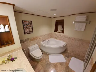 Hilton Phuket Arcadia Resort and Spa - Thai Suite Bathroom