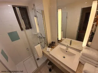 Superior Suite - Bathroom