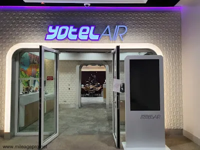 YotelAir Paris Lounge
